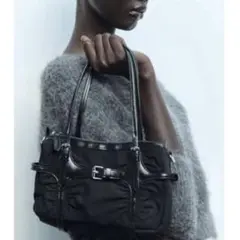 ZARA ナイロンショルダーバック　黒　2way