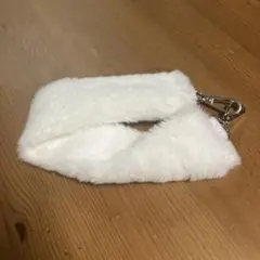 ホワイトフェイクファーストラップ