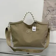 alo トートバッグ カーキ色のサムネイル