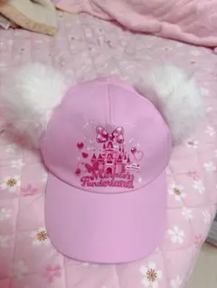 ピンクファー付きキャップ ミッキー城刺繍