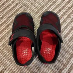 New Balance 15センチ　キッズ サンダル 赤黒