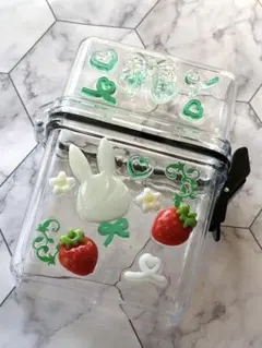 白うさぎのいちご摘み　レジンデコ　スケルトンケース