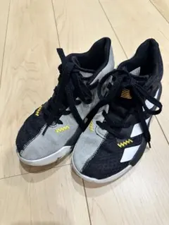 adidas バスケットシューズ ハイカット 黒灰