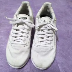 adidas PRIMEBLUE ホワイトスニーカー