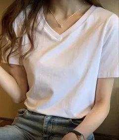 ホワイト Vネック Tシャツ
