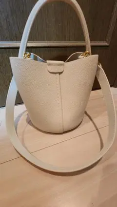 ホワイト バケツ型ショルダーバッグ