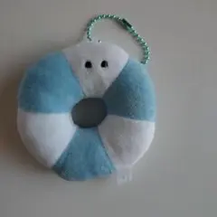 水色と白のドーナツ型キーホルダー