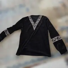 新品黒のVネックベロア風