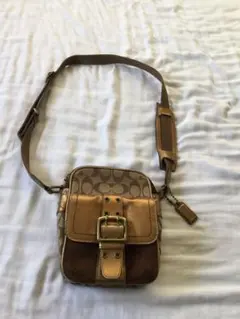 斜め掛け レアなブロンズ COACH コーチ ボディーバッグ ショルダーバッグ