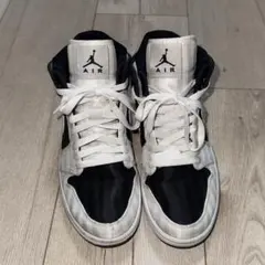 NIKE (ナイキ) AIR JORDAN 1 MID SE UTL