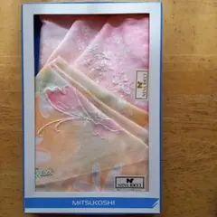 昭和レトロ　ニナリッチのハンカチ 蝶と花柄の2枚セット