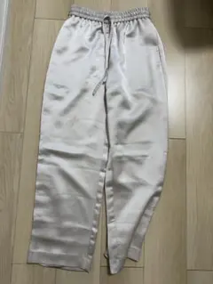 B&Y ホワイト サテンパンツ