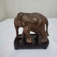 蔵出し特価　チーク材　象の小さな彫刻 黒い台座付き　ハンドメイド