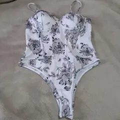 11月30日削除　花柄ボディスーツ　Lサイズ