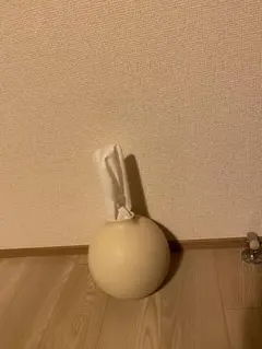 クリーム色の球形ティッシュボックス