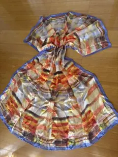 カラフルなデザインのスカーフ３枚