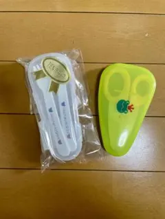 子供用スプーン・フォークセットとハサミ