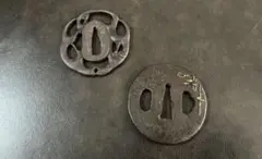 初だし 鉄地 鍔 金銀象嵌 「山水雲の図、 木箱付 初だし 鉄地 鍔 金銀象嵌 「山水雲の図、 木箱付 初だし