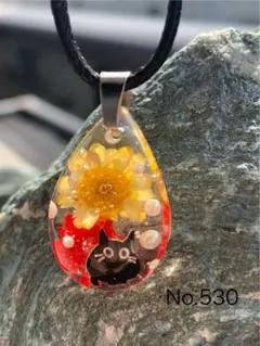 レジンネックレスNo.530子猫とお花の雫♡ レジン　黒猫　子猫　チョーカー