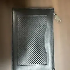 Coach 黒いパーフォレーションデザイン二つ折り財布