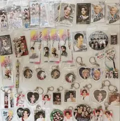 SnowMan 55点まとめ売り キーホルダー 缶バッジ等 大量 めめラウ多め