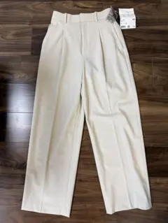 ユニクロ タックワイドパンツ XSサイズ ナチュラルオフホワイト