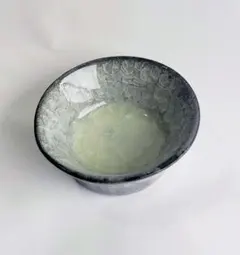 グレーと黒の陶器　小皿