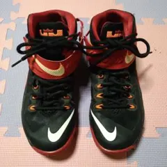 NIKE ZOOM SOLDIER VIII SNEAKER