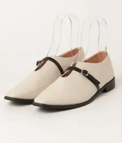 週末セールNEUNA ベージュ ポインテッドトゥ パンプス ストラップ付き