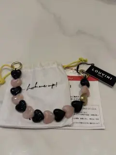 LOUVINI ハンドストラップ PETIT CUORE BLACK-PINK