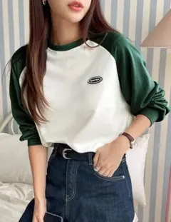 ホワイト/グリーン ラグランスリーブTシャツ