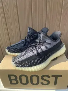 【週末限定】アディダス Yeezy Boost 350 V2 CARBON