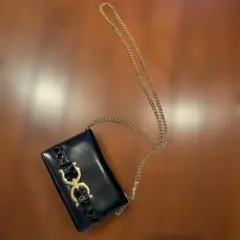 超美品フェラガモレザー 黒 クラッチバッグ ゴールド金具