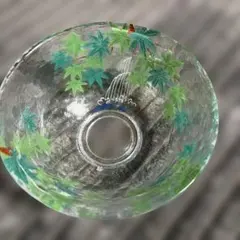 青紅葉デザインのガラス茶碗