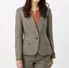 ザスーツカンパニー　ノーカラーパンツスーツ　セットアップ