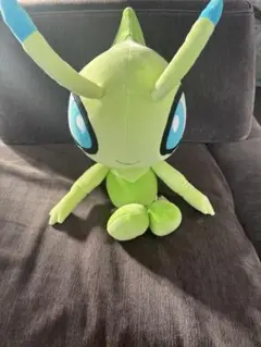 緑色のキャラクターぬいぐるみ 約30cm