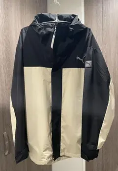 プーマ フード付きナイロンジャケット 黒/ベージュ