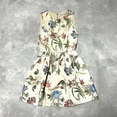 アリスアンドオリビア 花柄 ノースリーブ 光沢感 膝丈 ワンピース