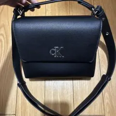 カルバンクライン メタルモノグラムトップハンドルバッグ　ショルダーバッグのサムネイル