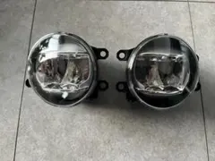 TOYOTA トヨタ 純正 LED フォグランプ フォグライト コイト KOITO 48-150 / 70311 アルファード（30系） ヴェルファイア（30系 / AYH30Wなど） プリウス / プリウスα（一部グレード） アクア ヴォクシー / ノア（一部グレード） ハリアー（一部グレード） レクサス（RX・IS・CT 等） ヴィッツ / カローラ系（フィールダー・ルミオンなど） ランドクルーザー系 トヨタ純正 LED フォグランプ フォグライト KOITO 48-150 左側
