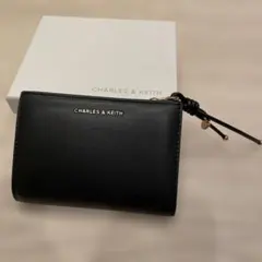 Charles &Keith 二つ折財布　ブラック