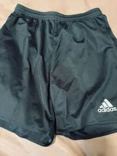 adidas キッズ ブラック ハーフパンツ M