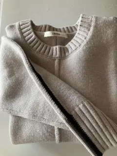 LOHEN ミルクティー色 ラウンドネック 長袖セーター 38号