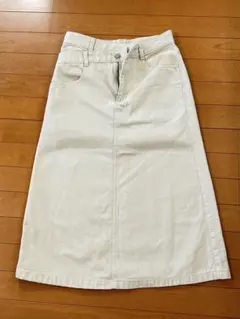 GU アイボリー タイトスカート