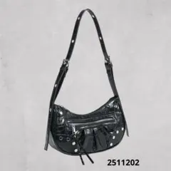 スタッズデザインショルダーバッグ