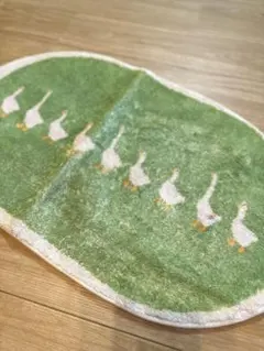 アヒルデザインの緑色マット 汚れあり