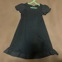 黒のドット柄半袖ワンピース
