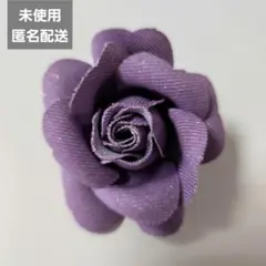 紫色の布製花ブローチ