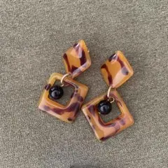 ベッコウスクエアピアス⭐️