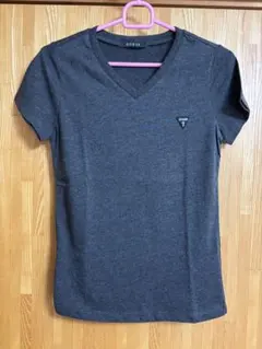 ［美品］GUESS / VネックTシャツのサムネイル